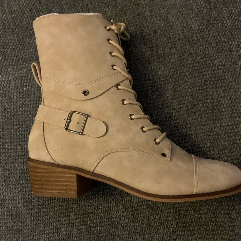 NEW CORKYS FOOTWEAR women's hocus pocus boots in beige. In perfect condition.